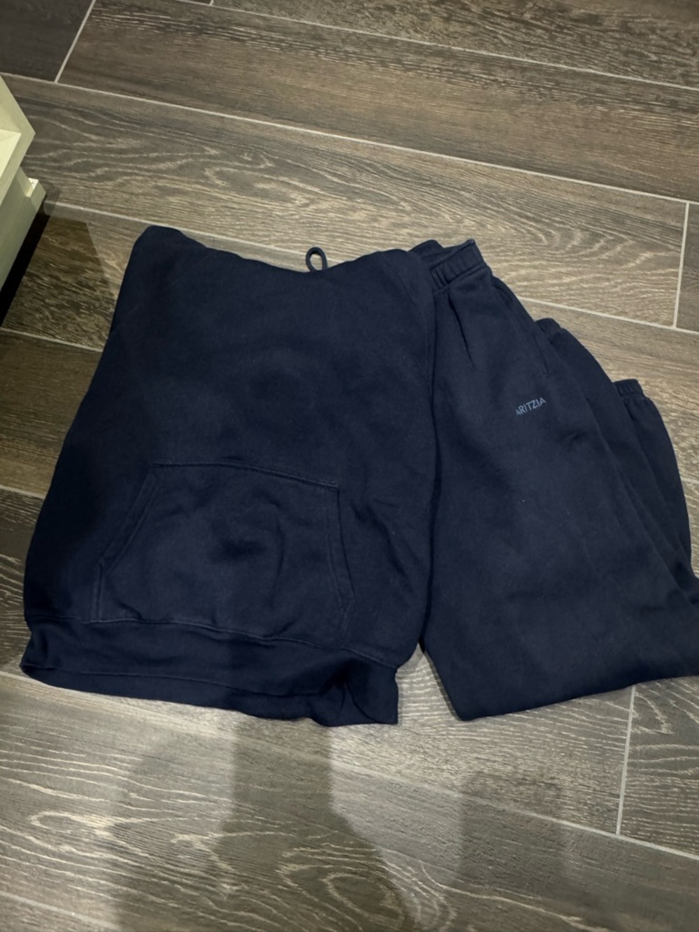 Aritzia  Dark Navy Jogger Sweatpants